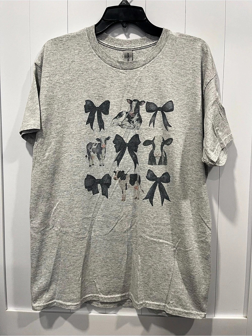 Gildan Bow Graphic T-Shirt in Gray Large